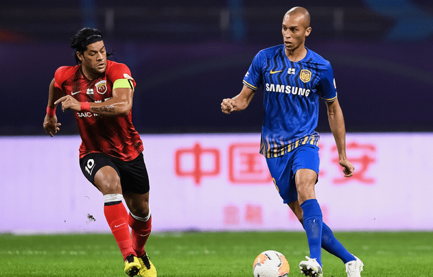 包含巨星重返主力阵容，中场组织灵敏精准的词条