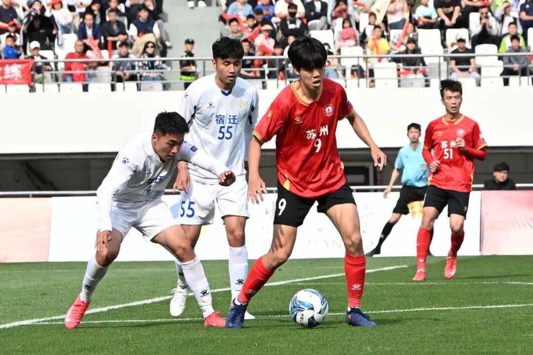 球队在比赛中流露出拼搏精神，彰显团队实力