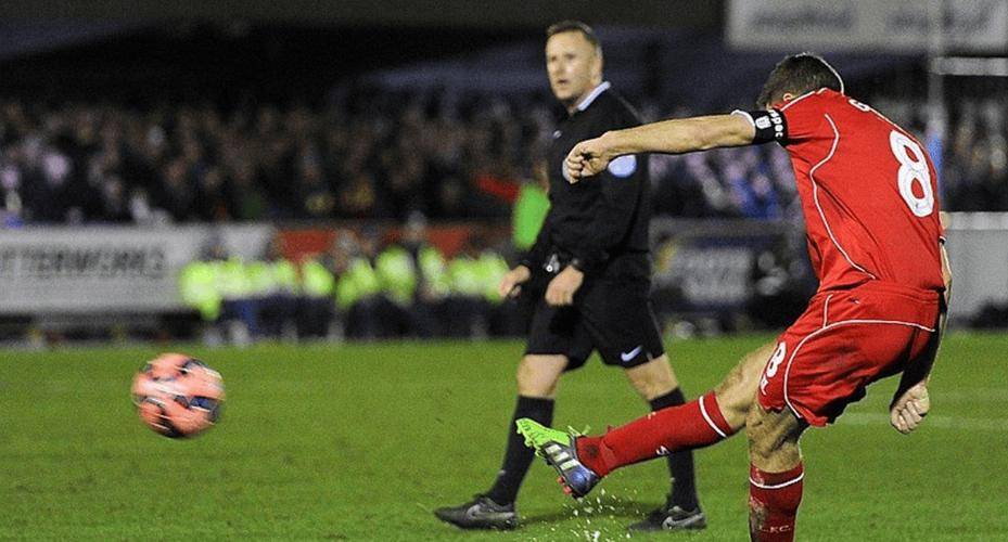 博尔顿队在主场赢得重要比赛