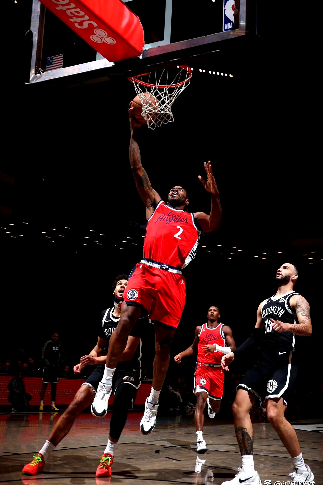 勇士大胜篮网，取得关键胜利