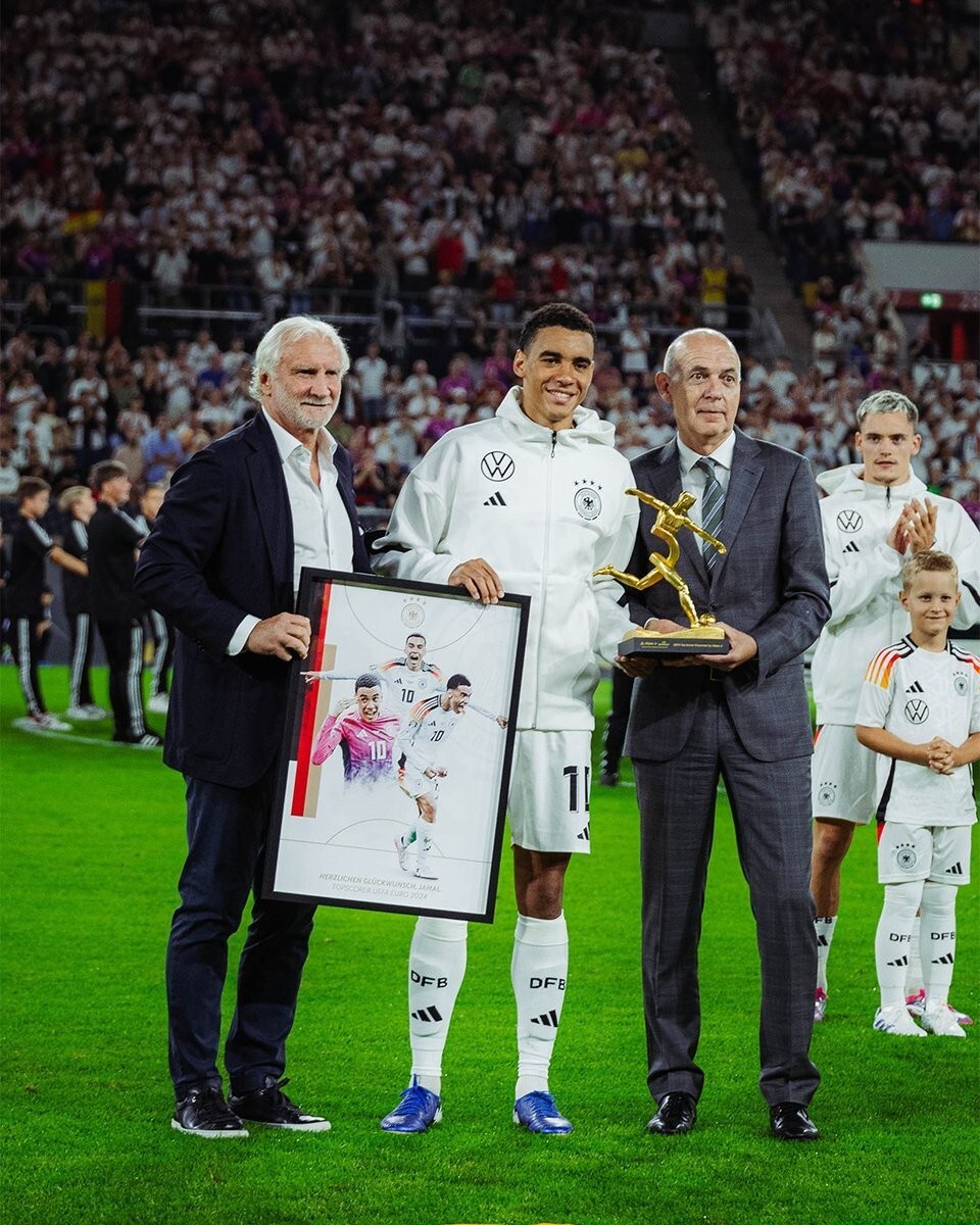 关于冰岛足球联赛年度最佳球员荣耀登场，备受瞩目的信息