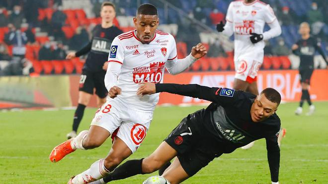 斯特拉斯堡客场失利,沉重打击的简单介绍 斯特拉斯堡客场失利,沉重打击的简单介绍