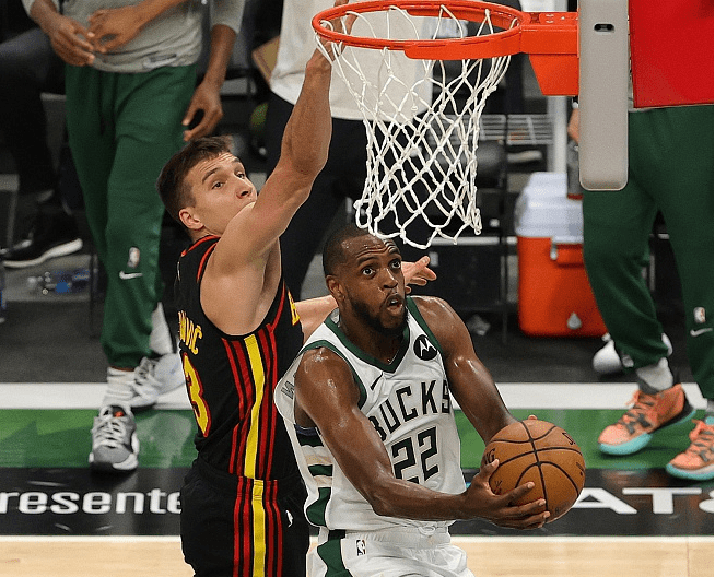 雄鹿遭遇失利，倒数第二金童出场匠心挥斥的简单介绍