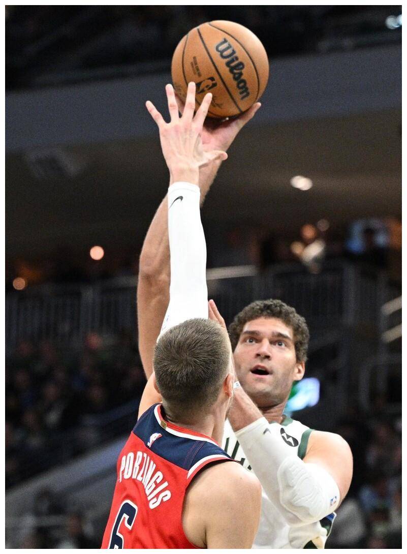 雄鹿遭遇失利，倒数第二金童出场匠心挥斥的简单介绍