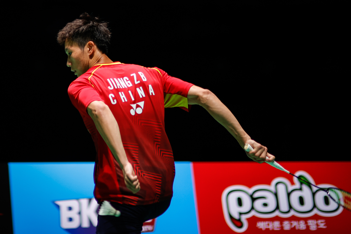 印尼羽毛球选手在比赛中逆转胜利