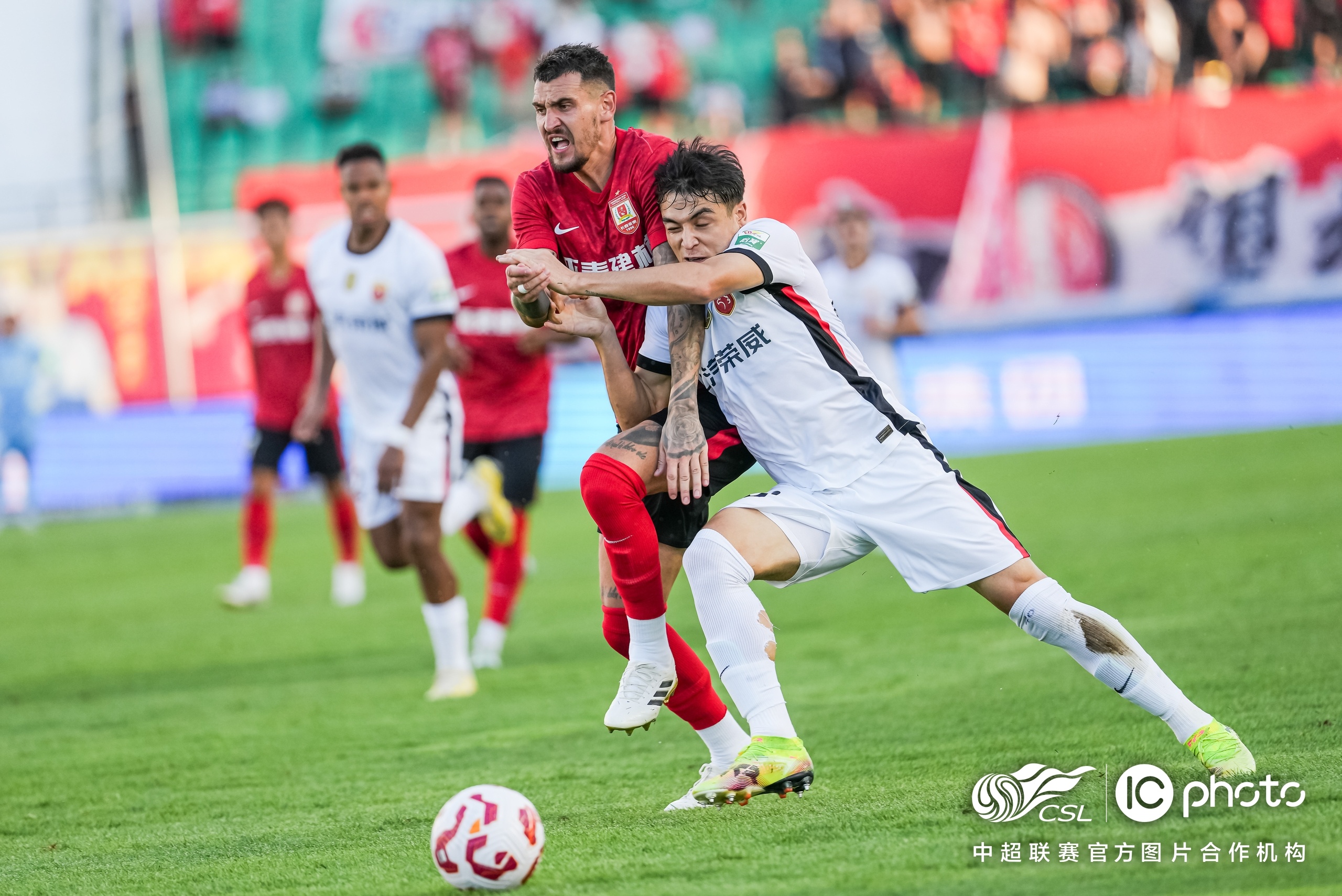 中国足球联赛激情澎湃继续升温的简单介绍