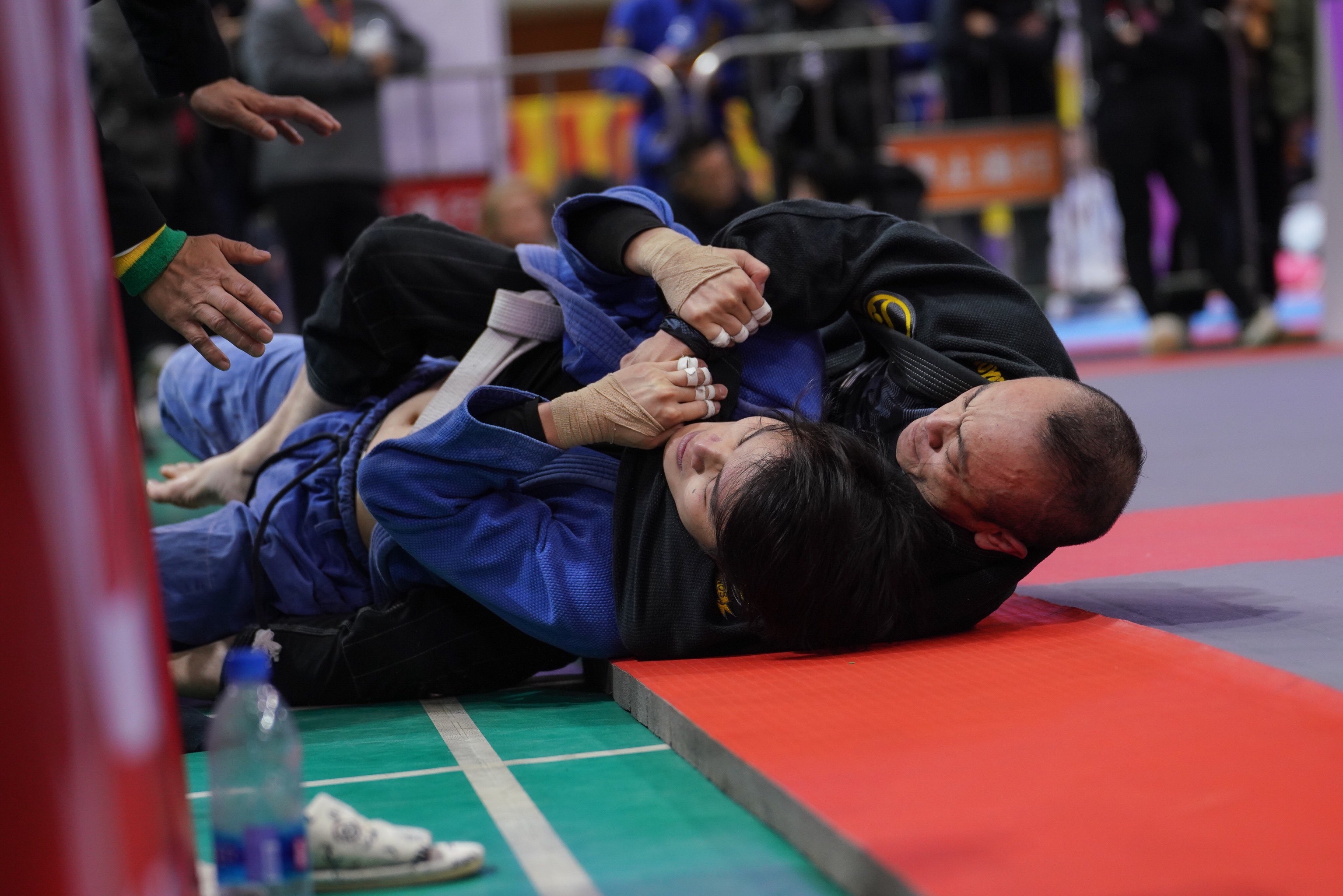 开云体育直播-世界级选手实力对决，激情场面动人心弦的简单介绍