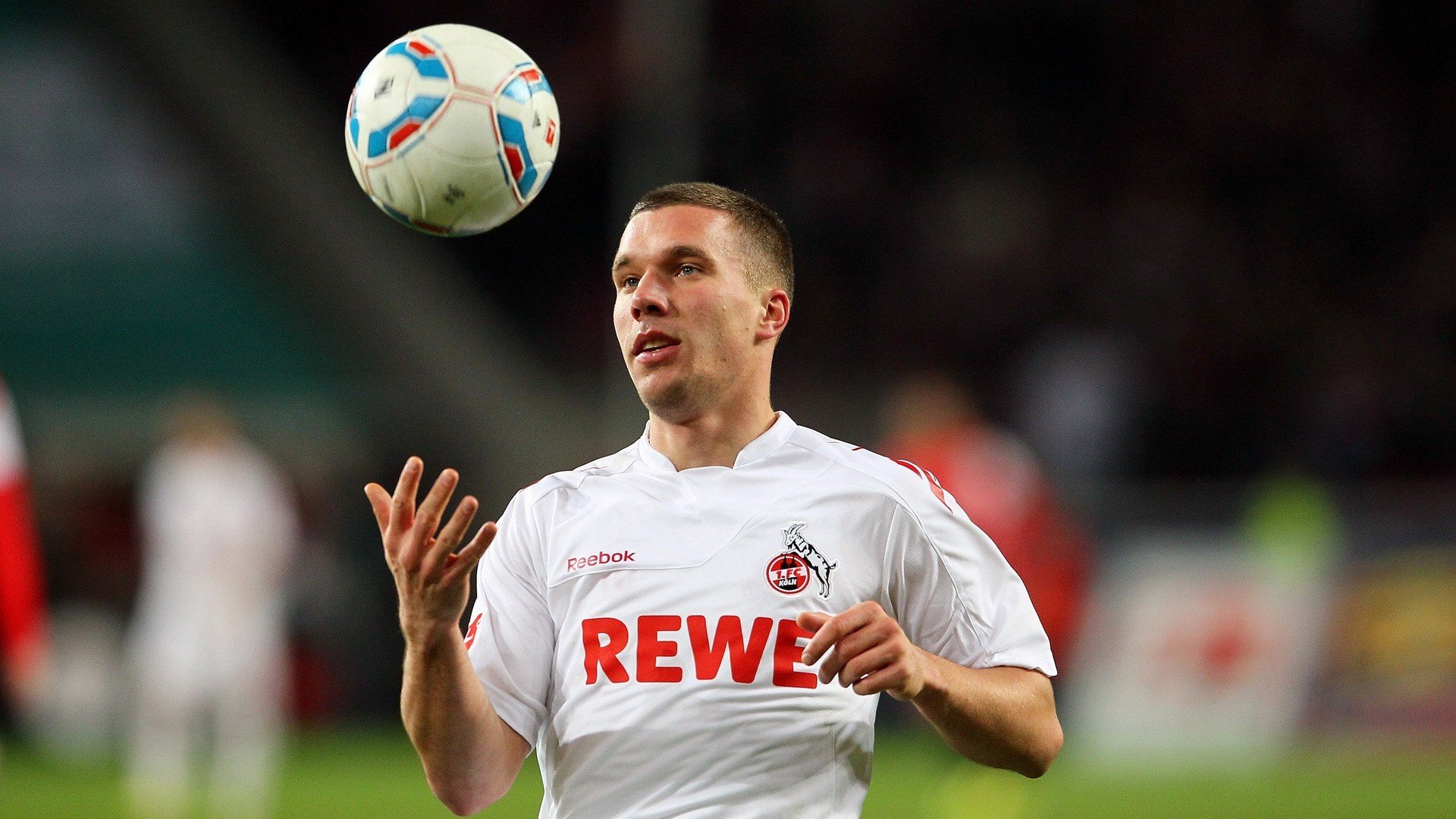 逆转与燃烧，绿茵场上的坚韧与羽毛球场上的烈焰