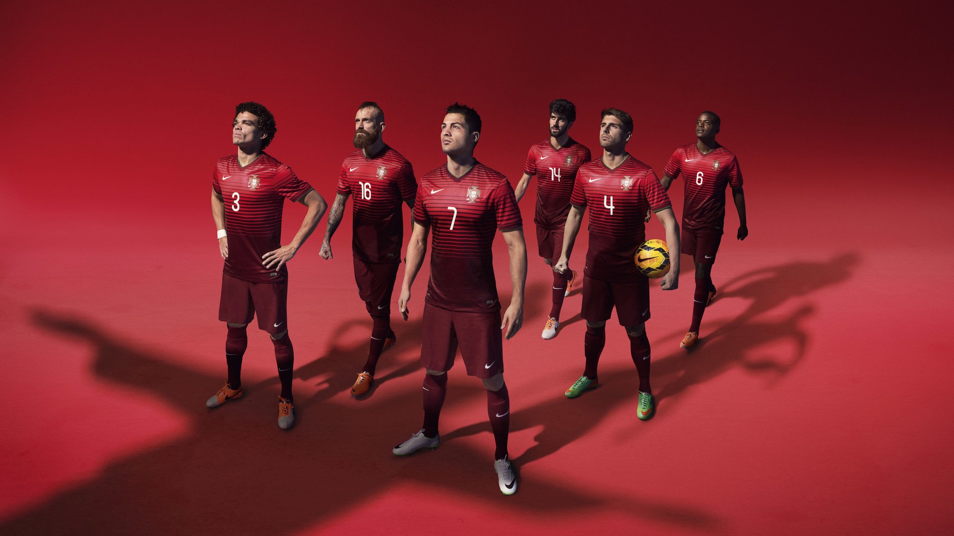 逆转与燃烧，绿茵场上的坚韧与羽毛球场上的烈焰