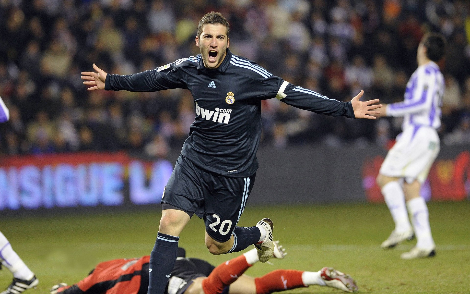 阿劳霍完美防线难阻英格兰，三狮军团淘汰赛过关多特蒙德