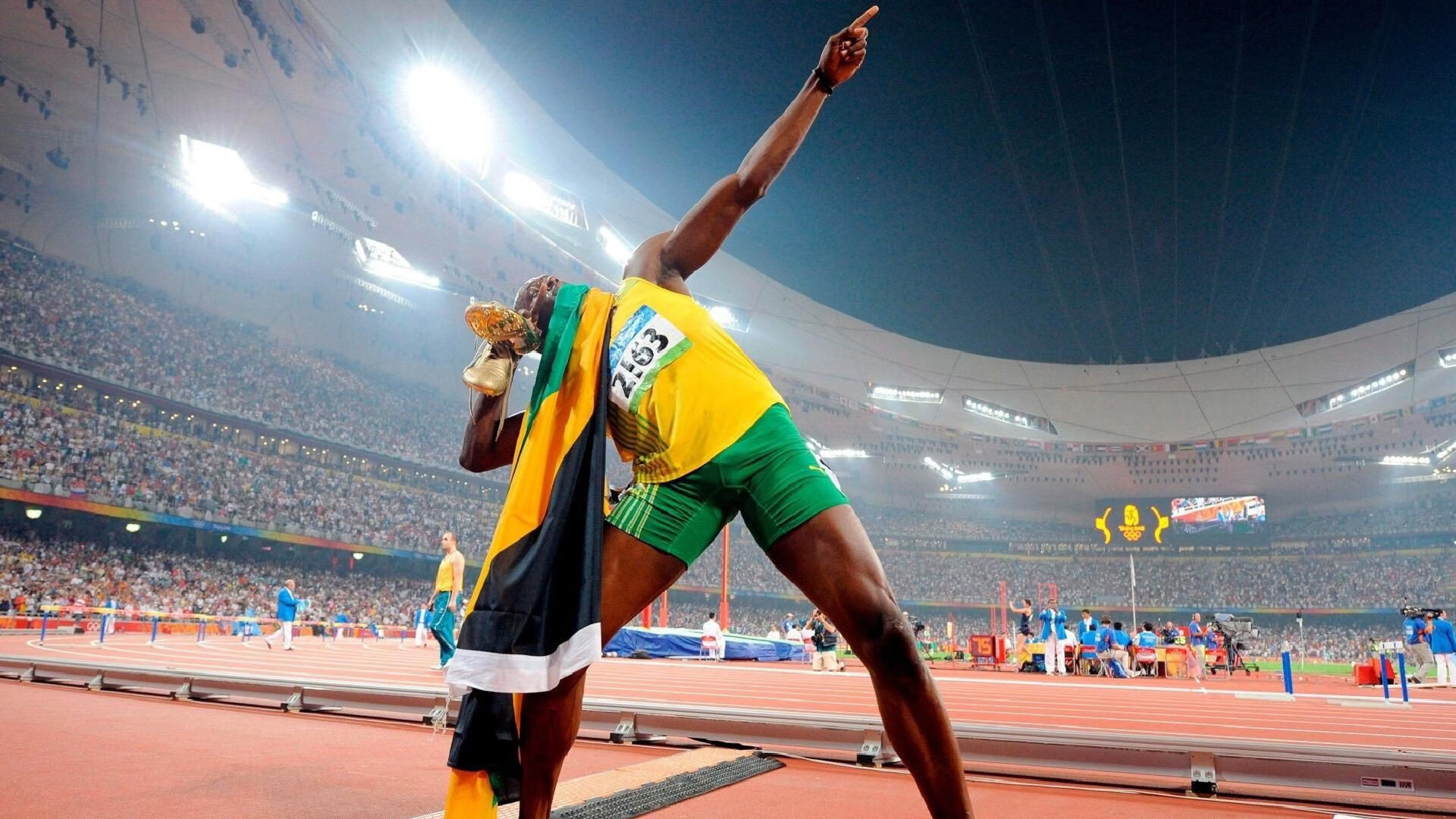 开云体育官网-德甲争冠战之夜，贝恩关键战不手软，一记绝杀，一座城市的心跳